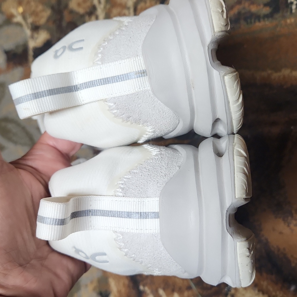 On Running Women's White Athletic Shoes - Picture 11 of 11